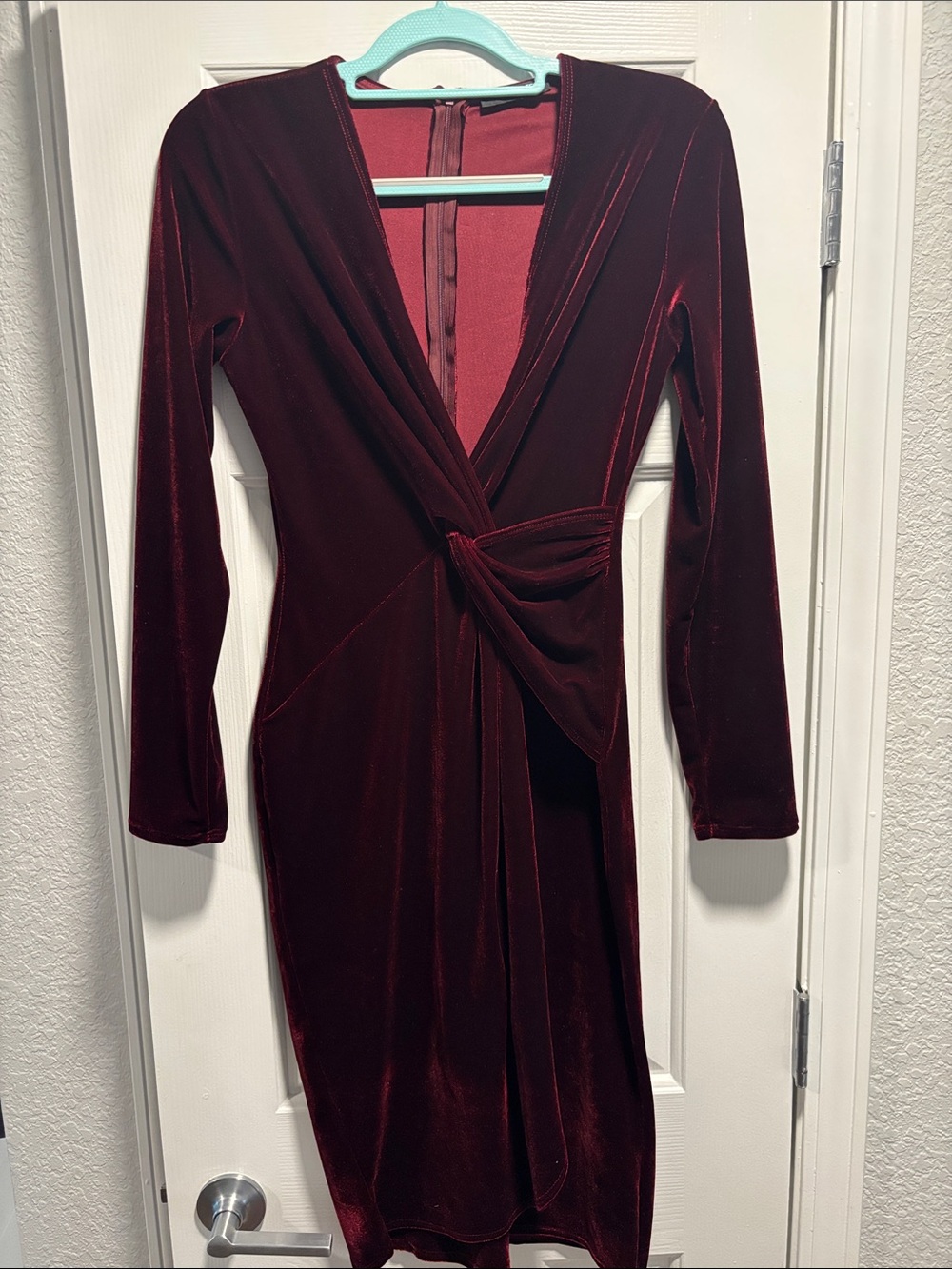 Women’s Velvet Twist-Front Long Sleeve Dress - Burgundy